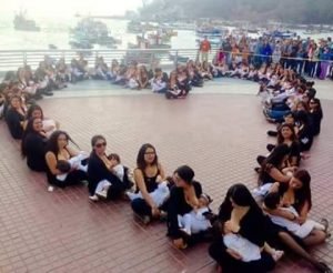 “Teteada” en repudio al abuso policial que impidió a una madre amamantar en la vía pública