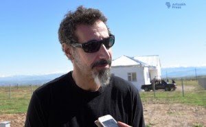 Serj Tankian espera dar un concierto en Artsaj pronto