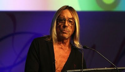 El sabio Iggy compartiendo su saber iluminando siempre