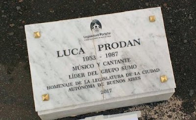 Confundieron el nombre del cantante de Sumo en un placa homenaje