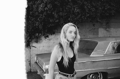 La cantante y compositora indie Sam Valdez presenta su primer single «Hours»