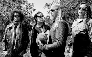 Alice In Chains tocará a 152 metros de altura sobre un suelo de cristal