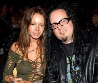 Fallece Deven Davis, mujer del vocalista de Korn, a los 39 años de edad