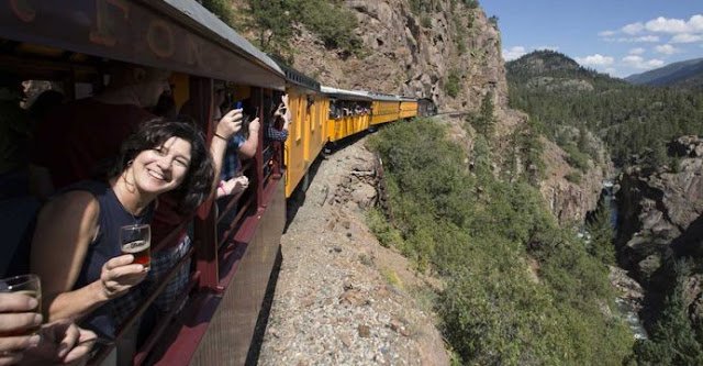 Un tren repleto de cerveza por las montaƱas de Colorado