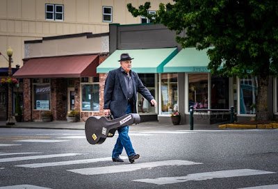 Siggie The Vintage Man, el señor cover show de Snohomish