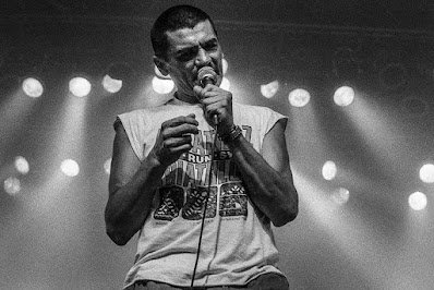 El periodista Isaac Castro publicó «Alejandro Sokol. El cazador», una biografía del mítico cantante de Las Pelotas