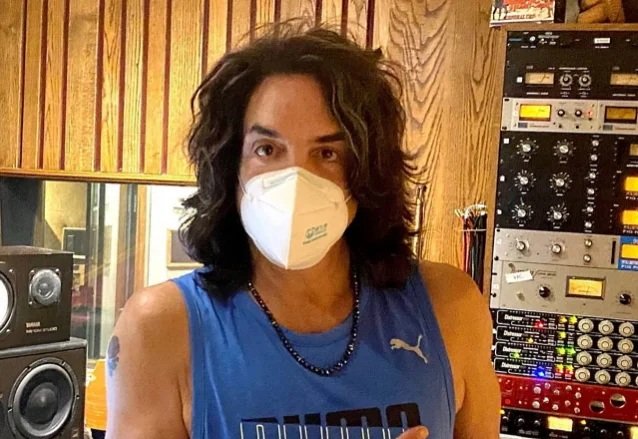 Paul Stanley positivo en Covid-19