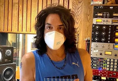 Paul Stanley positivo en Covid-19