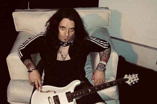 El guitarrista Alex Grossi de Quiet Riot habla de todo