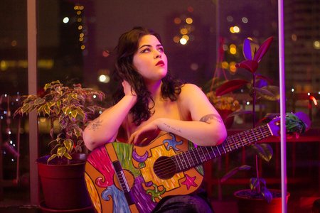 María Natalia aviva el fuego con “+MECHAS -machos”