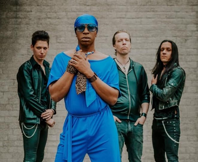 Presentamos a Fans of the Dark, de Suecia con brillo… y hard rock