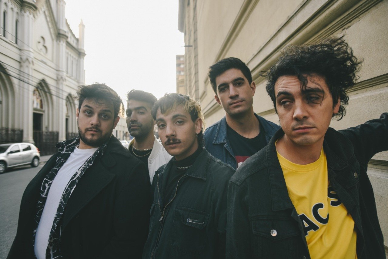 Muñecas presenta «Diabla», su primer remix