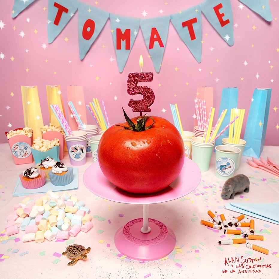 «Tomate 5», lo nuevo de Alan Sutton y las criaturitas de la ansiedad