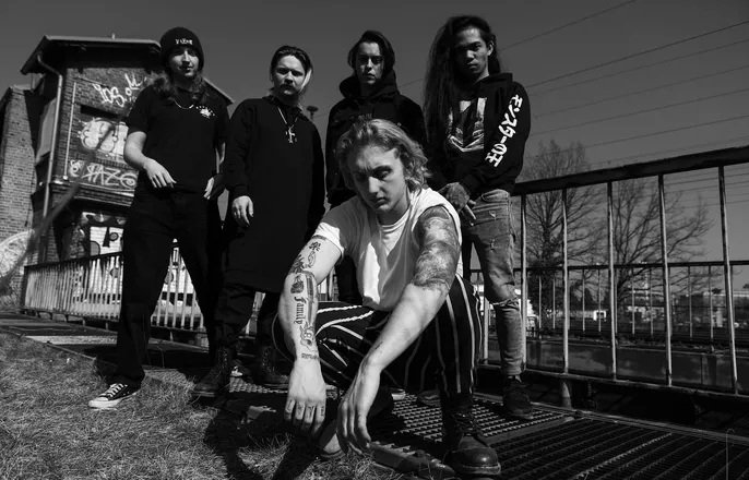 Love Ghost lanza un nuevo EP de colaboración con aclamados artistas latinos