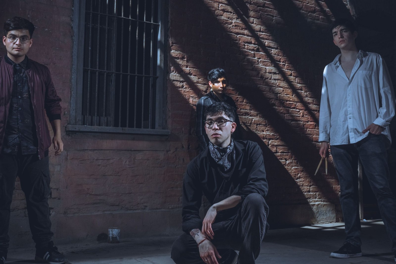 Los Suburbios estrena videoclip de su single «Mary Jane»