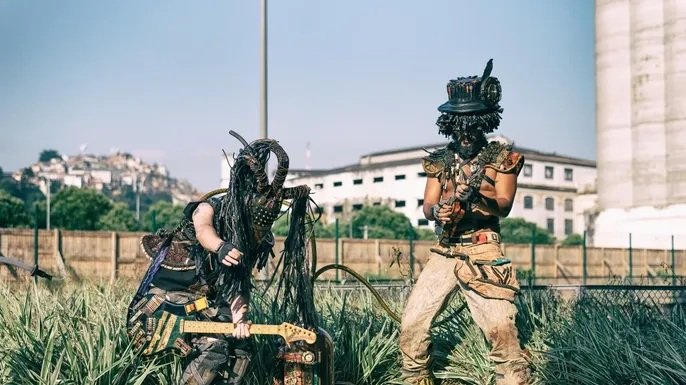 Magma Velvo une guitarra punk y rock alternativo en el videoclip de “Samba Sangrando”
