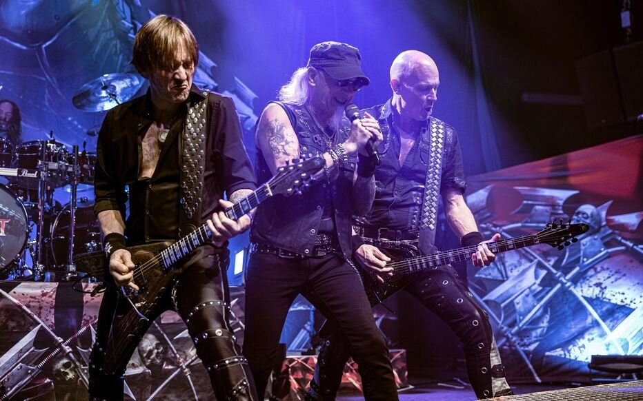 El guitarrista de Accept Phil Shouse se desmayó en el avión rumbo a Chile
