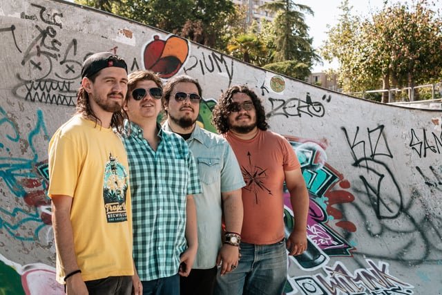Nueva canción de Hermanos y Peatones