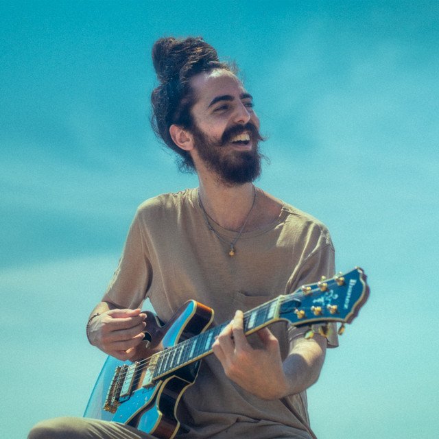 Liam Newbery lanzó «Júpiter», su primer EP