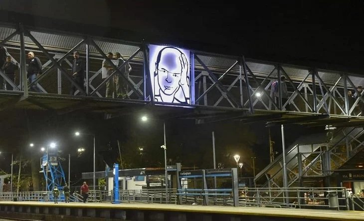 Homenajearon a Luca Prodan en Hurlingham e instalaron una escultura