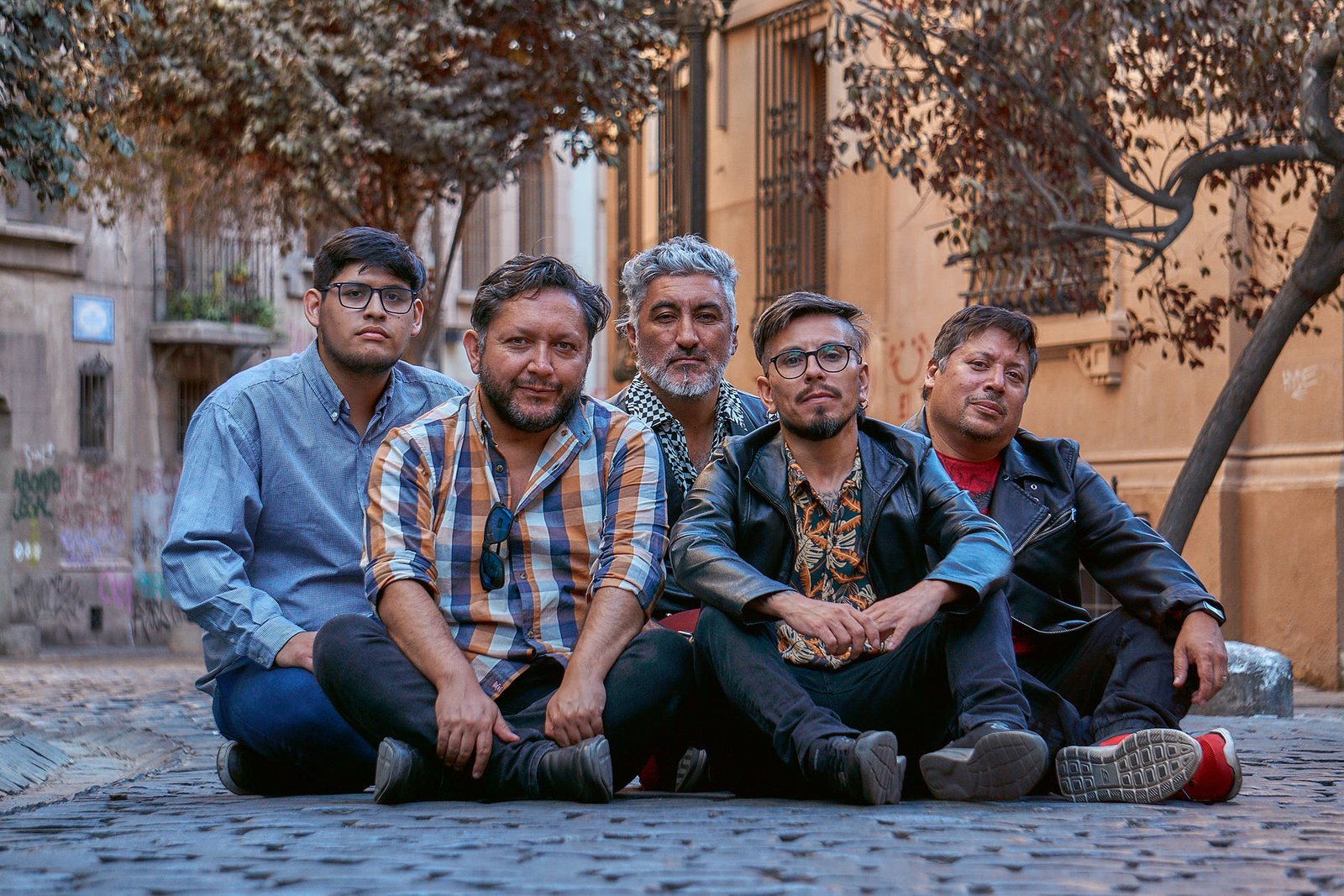 Les Visionnaires hacen honor al otoño con nostálgico estreno: «Abrazarte»