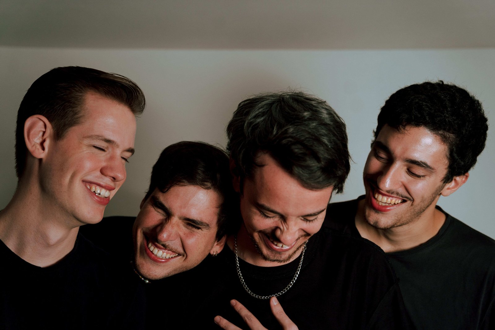 «Conversaciones Con Tu Inteligencia Artificial», nuevo álbum de Dharma y Flora