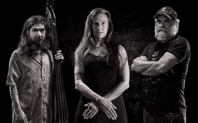 El denso metal de Stinking Lizaveta tiene nuevo álbum y lo presenta en una corta pero intensa gira