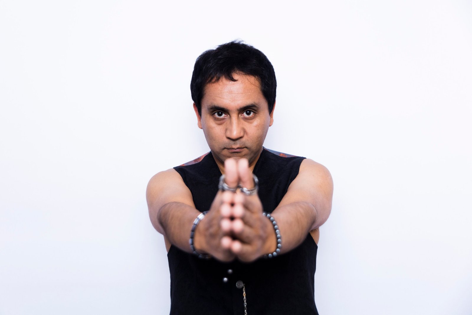 Jeo presenta el videoclip de su más reciente sencillo «Dentro de ti»
