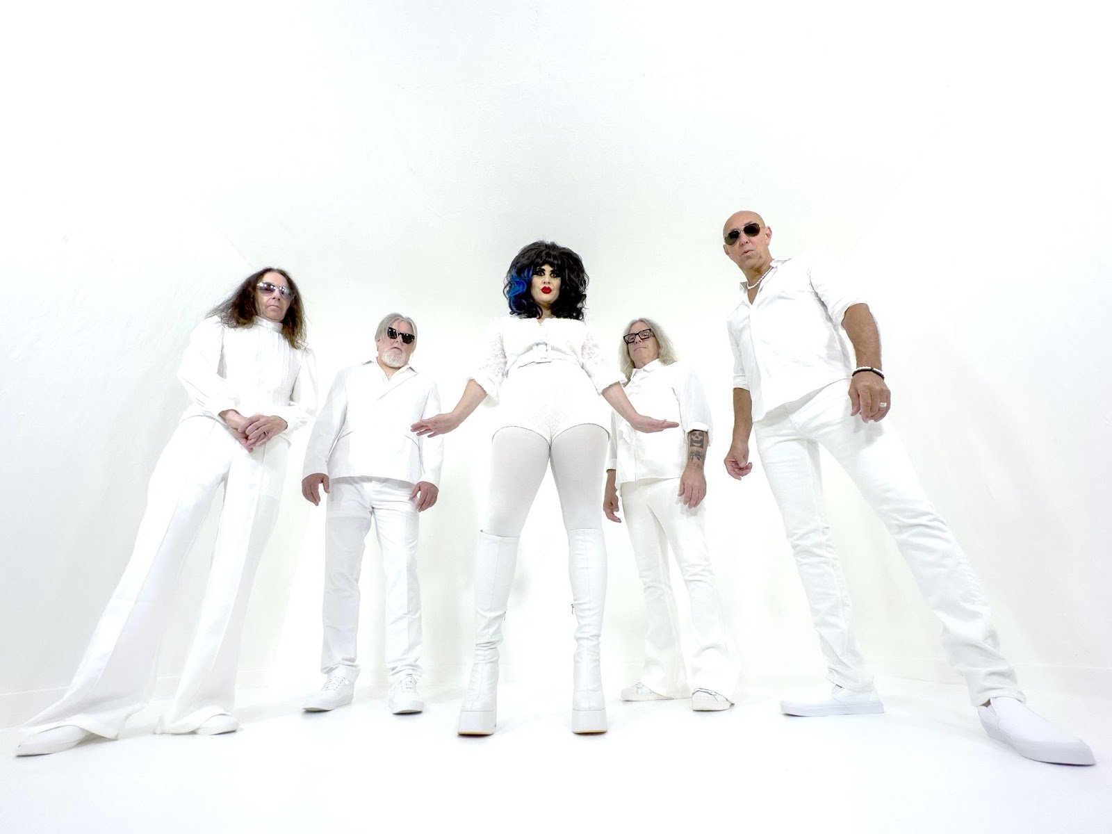 Clone lanza el hipnotizante video-single «Queen»