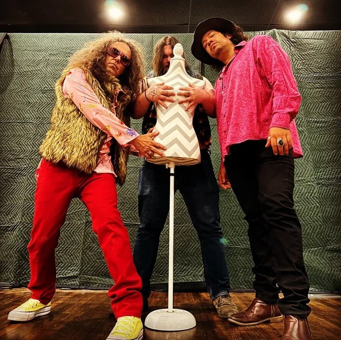 Vasoline Tuner combina la angustia del punk con las texturas del psych rock en el nuevo video «Hot Tub»