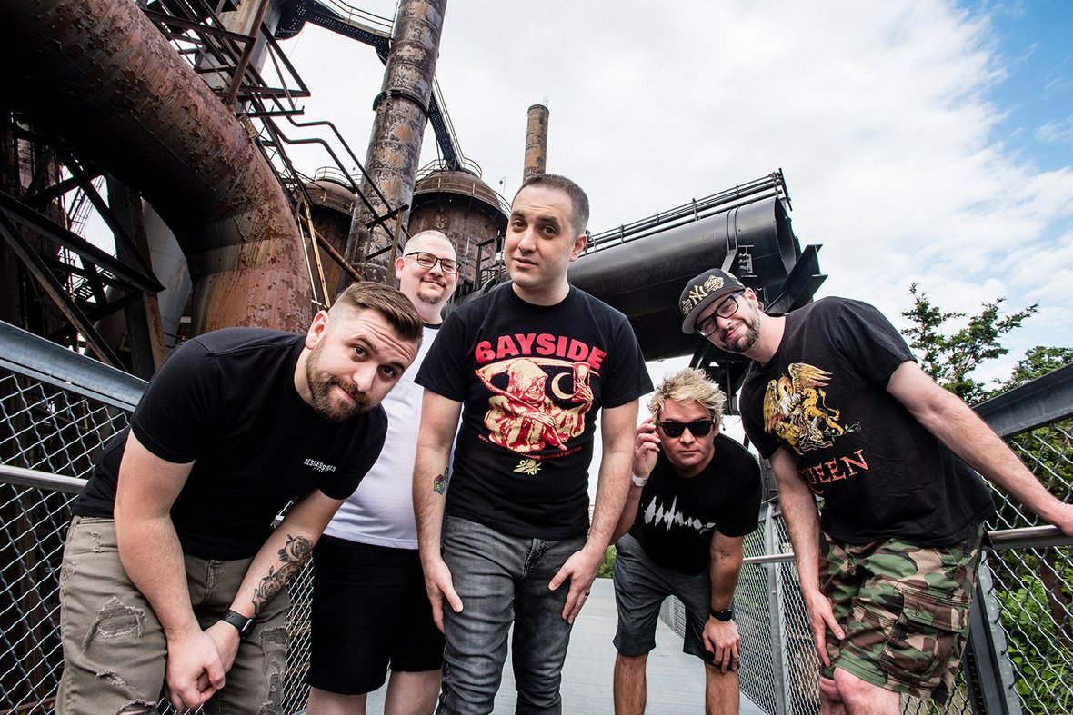 La banda de rock/pop-punk Don’t Panic lanza su tercer larga duración, «Setting Up To Fail»