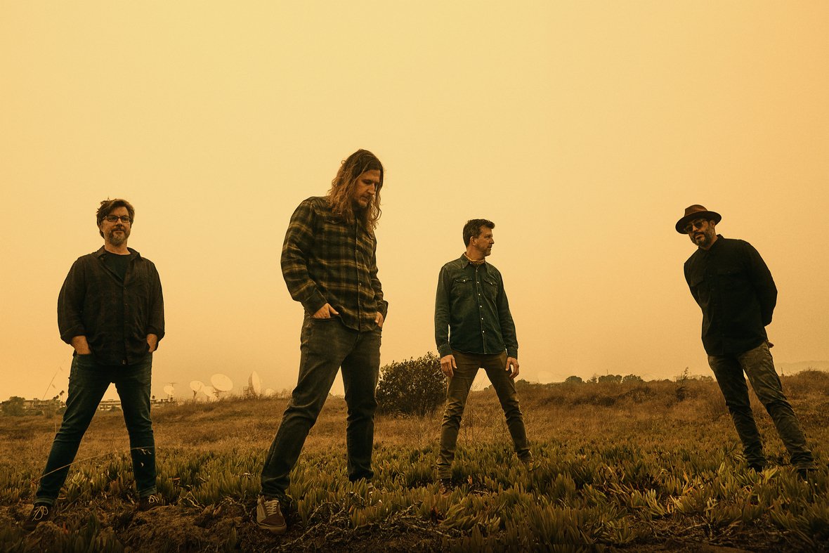 Low Coast lanza su álbum debut «Existing The Dream»
