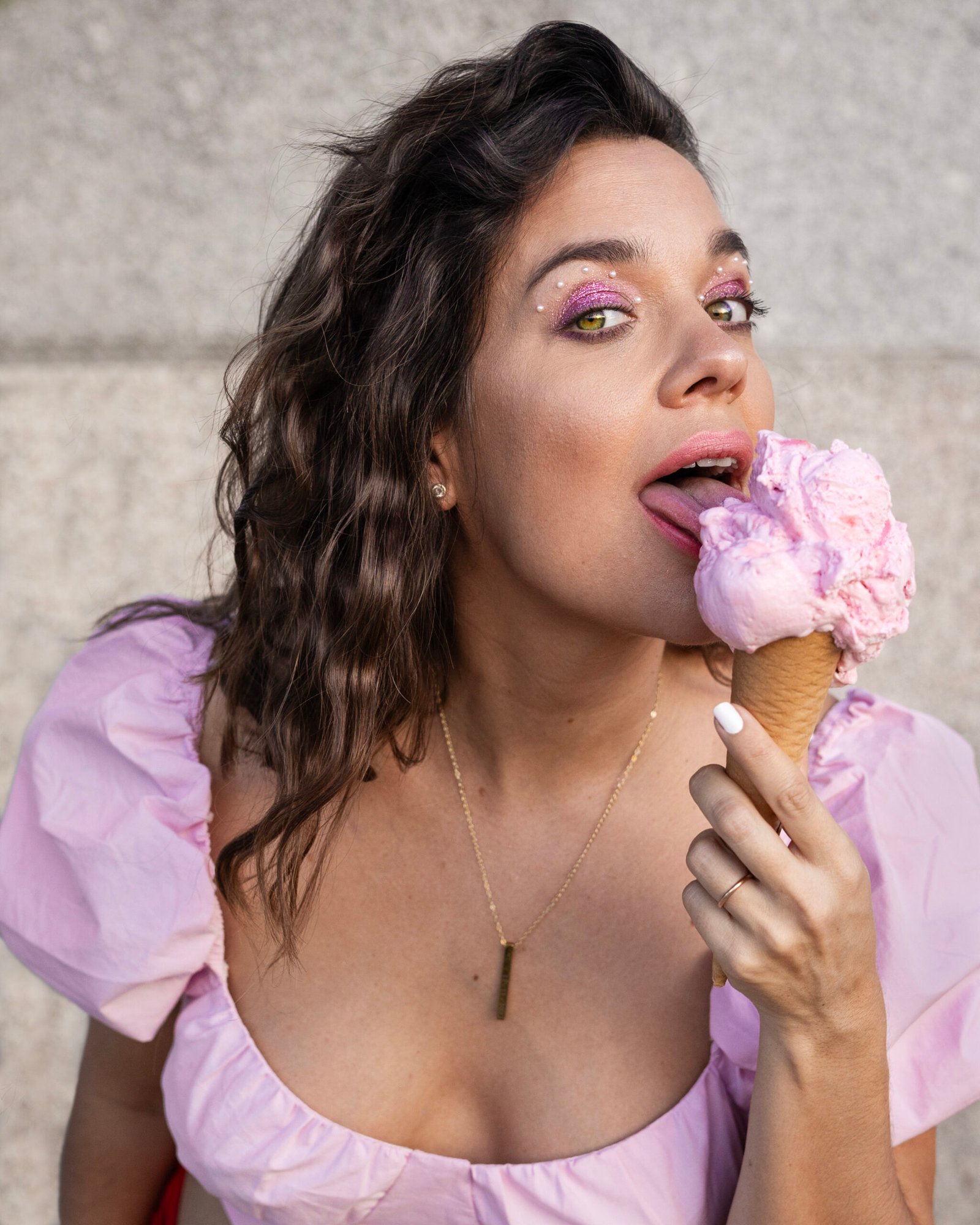 Sonia Z presenta su nuevo single y videoclip «En Casa»