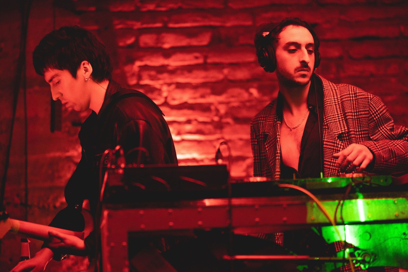 Motel Rosa estrena “Noche”, el segundo single de su nueva era de pop electrónico