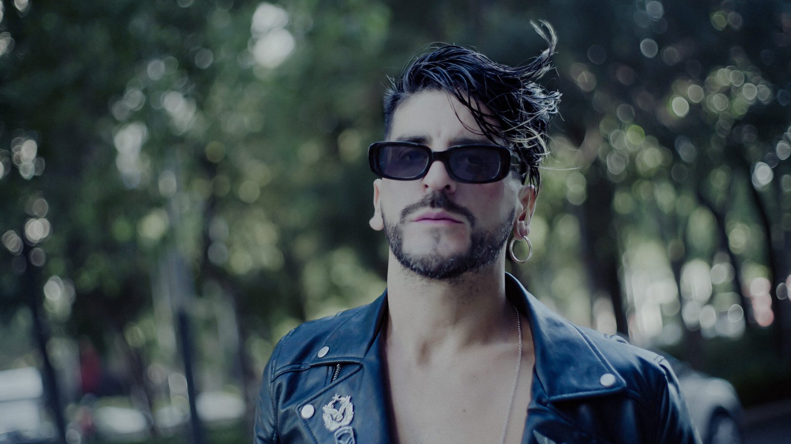 Romance En Río, el proyecto solista de Cristian Benitez Kauffman, presenta su nuevo single “Tu Ayuda”