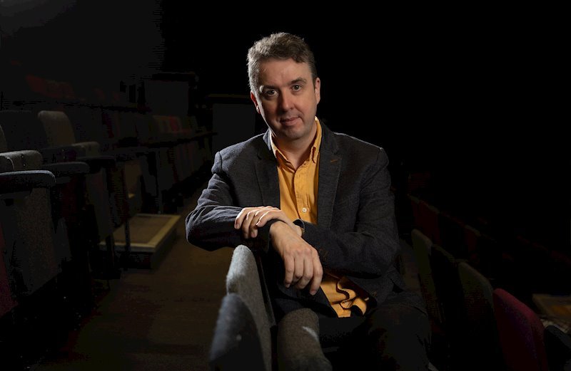 Richard Evans lanza el EP retrofuturista «Dream of the World», inspirado en un estrecho contacto con la mortalidad