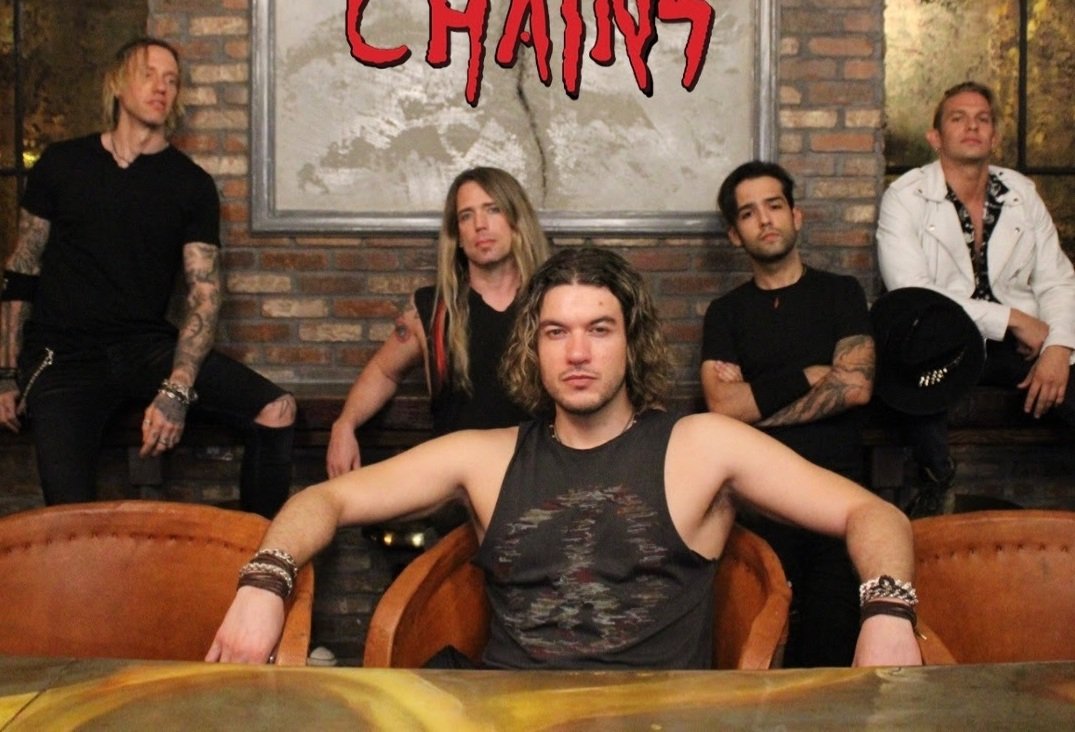Velvet Chains trae reflexiones sobre la indulgencia, la fijación y la angustia con su nuevo sencillo, «Eyes Closed»