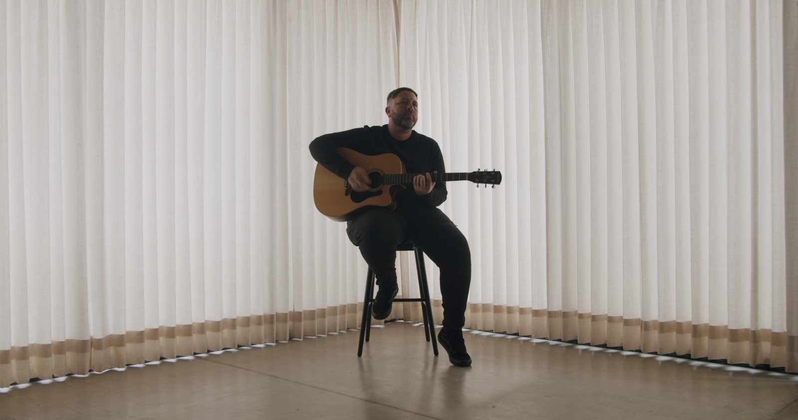 Falquez lanza «Sometimes», una canción para conectar con las emociones
