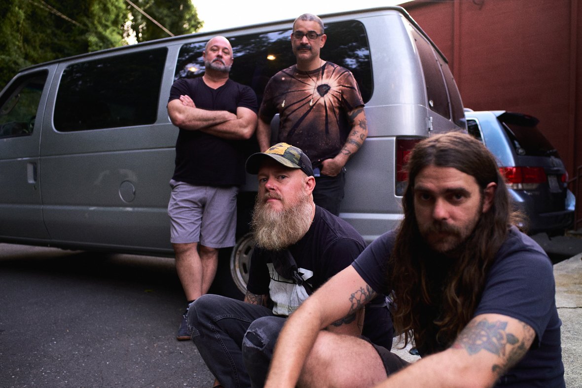 Totally Slow lanza el nuevo sencillo + video «Crosshairs» del próximo LP que se lanzará a principios de 2024