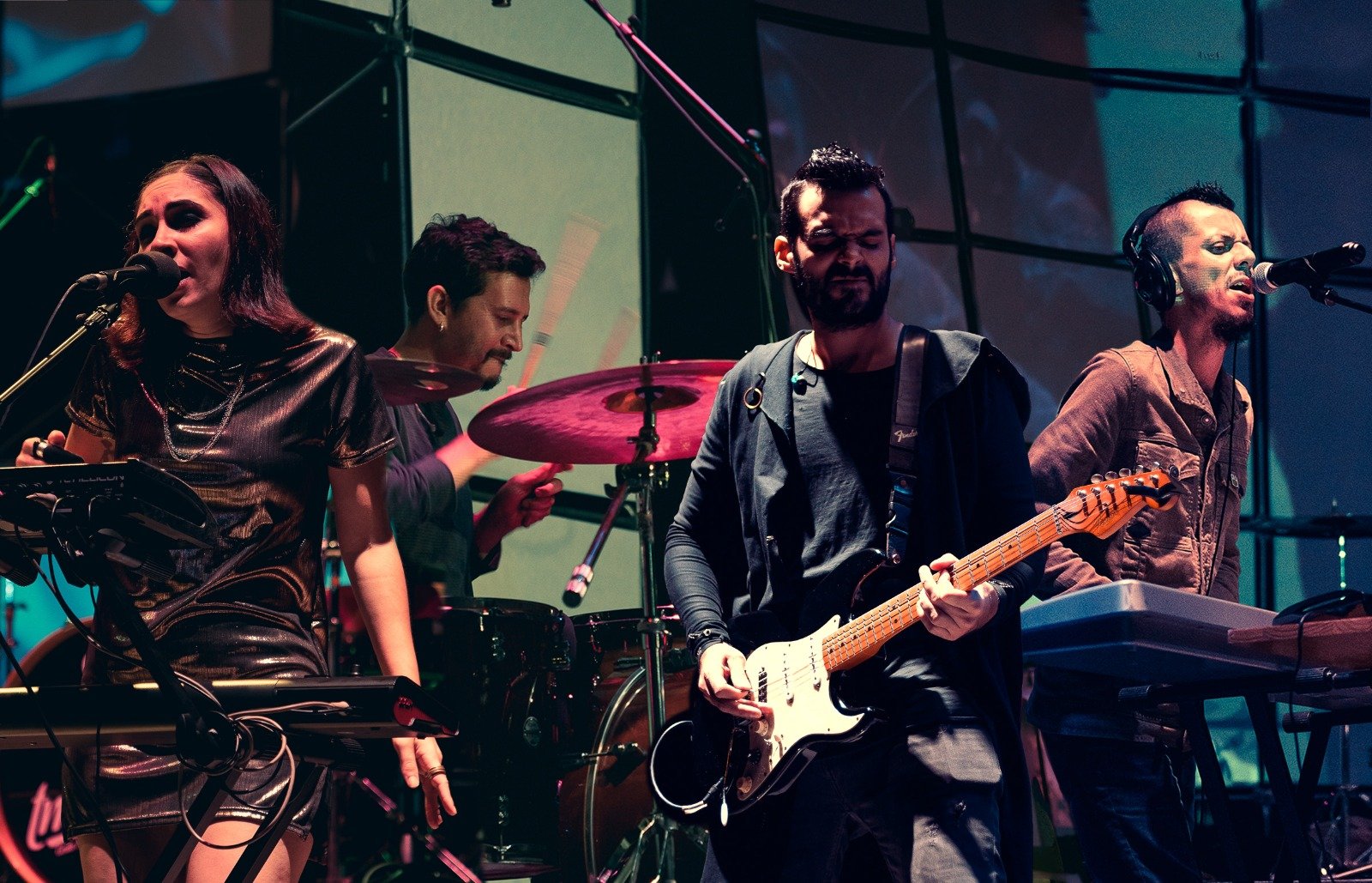 La banda colombiana de rock electrónico Ferales lanzará su disco homónimo con un box set y una experiencia sensorial