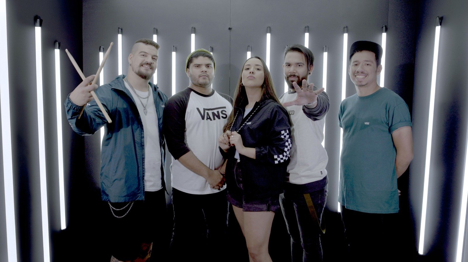 Renace el pop punk con «Cada segundo» de los colombianos Back 2 School