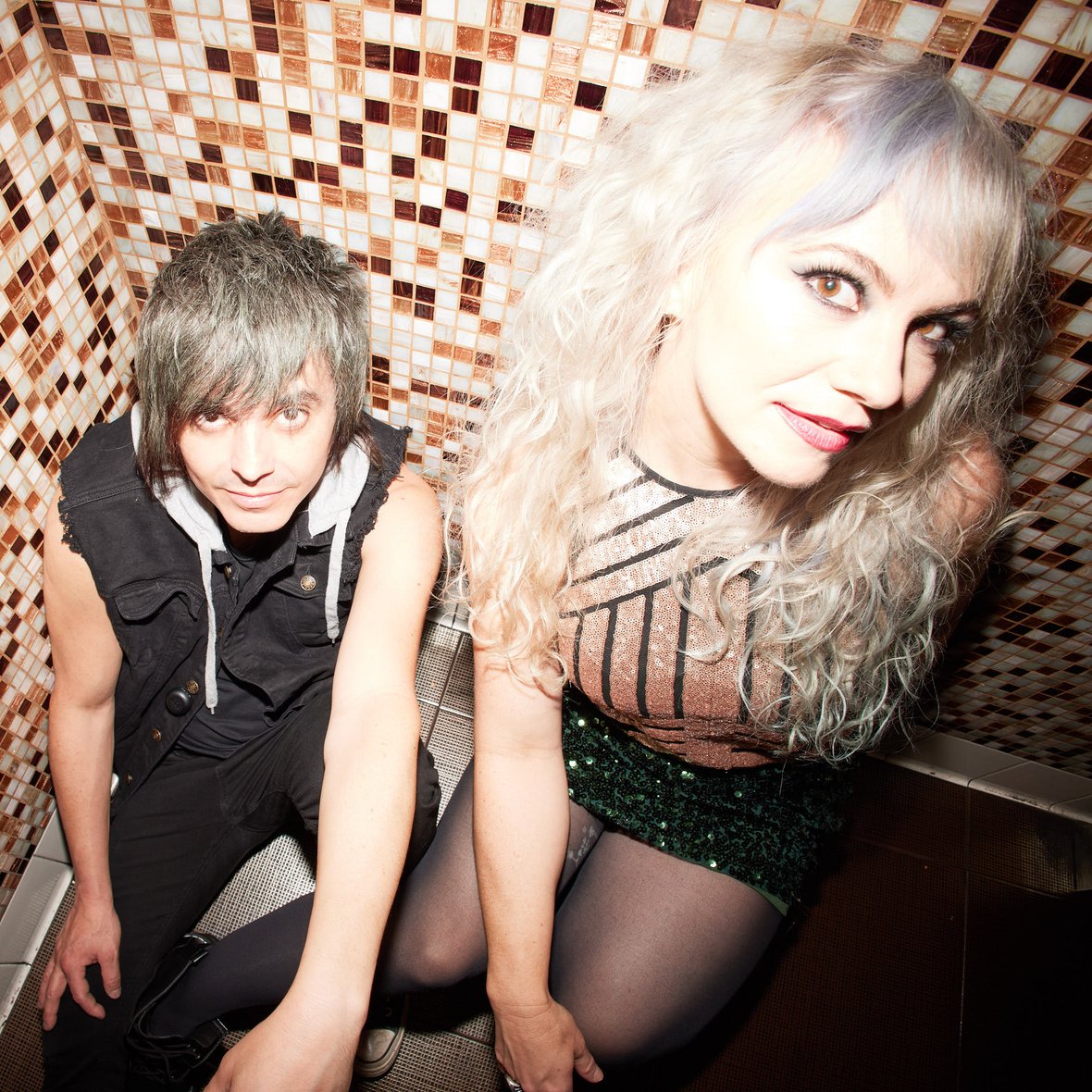 The Dollyrots han lanzado un video con la letra de la canción «Hot Mom with the Skinny Pants On»