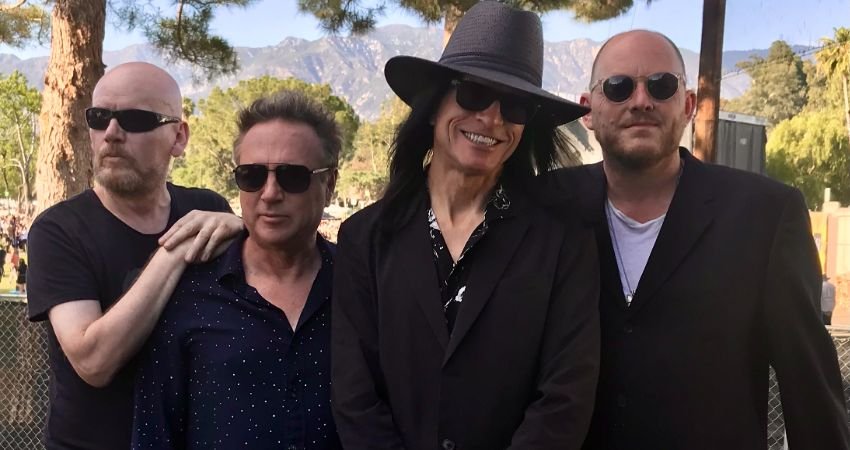 El regreso triunfal de los íconos del rock gótico/dark, Gene Loves Jezebel