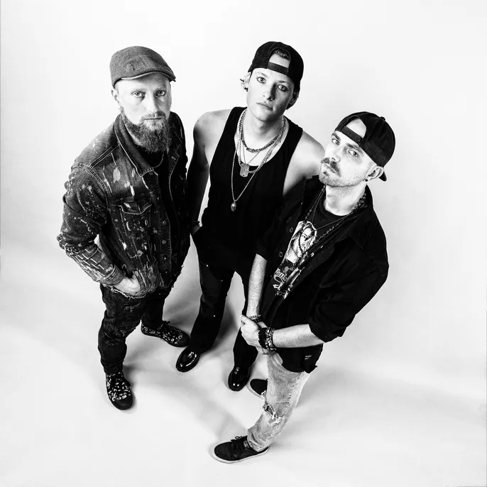 El poderoso trío alemán Untamed lanza su primer álbum de larga duración