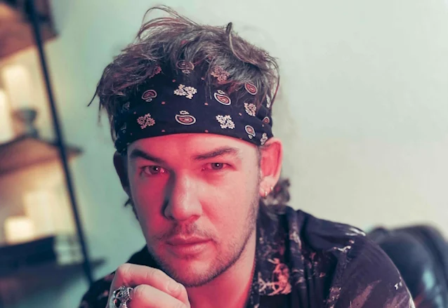«Hallows», nuevo single de James Durbin