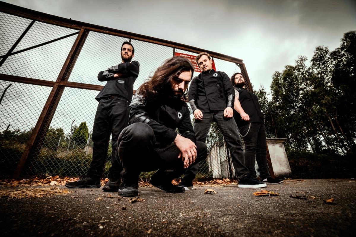 La banda portuguesa Apotheus presenta el single «Alphae’s Sons»