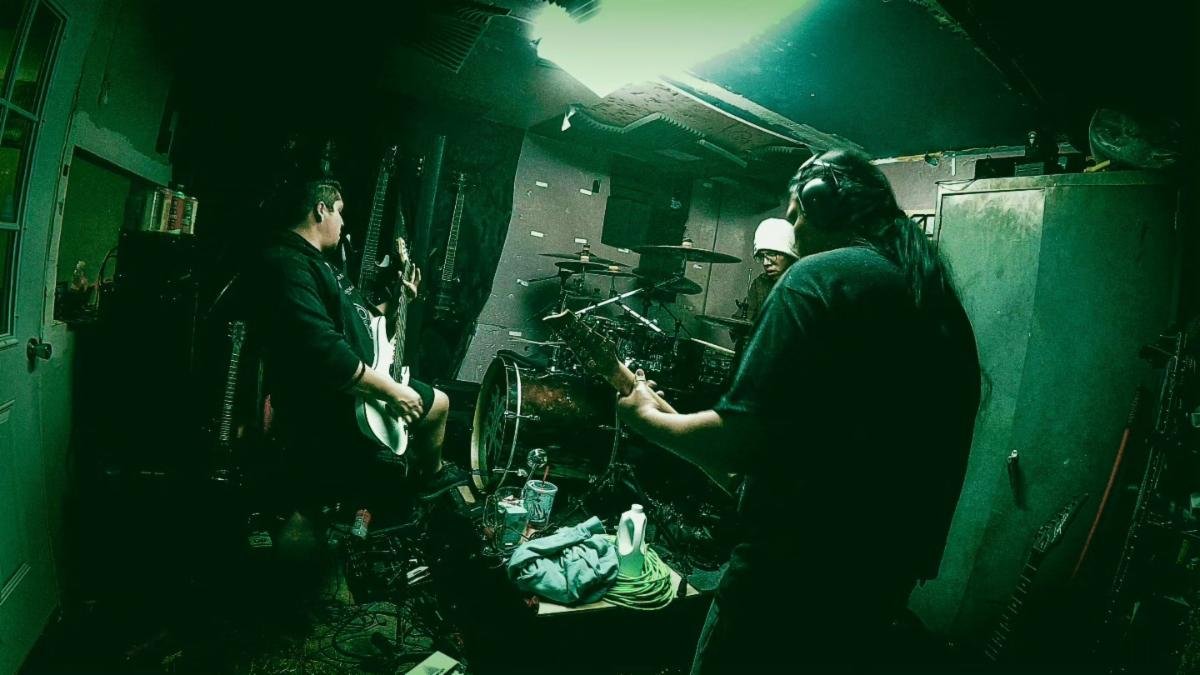 La banda de death metal Eye lanza video de interpretación de guitarra para «Eye For an Eye»