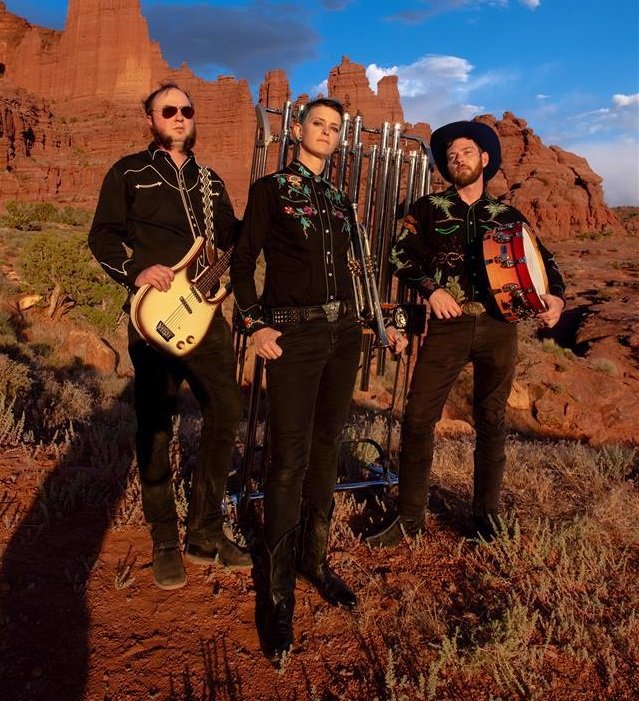 Se estrena hoy el video de Cortége titulado «Under The Endless Sky Pt 2»