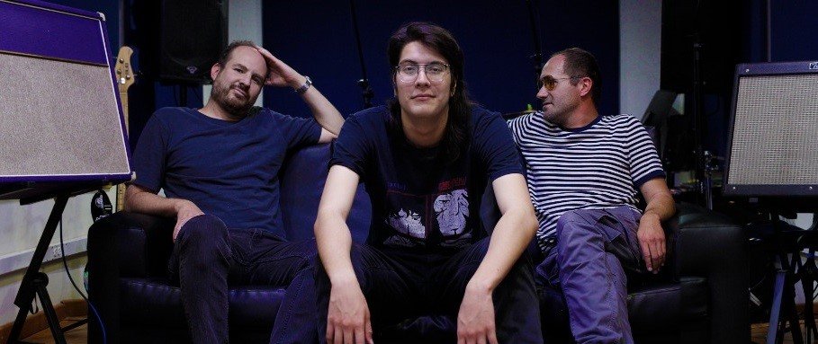 Independiente 81 le canta a la falsa noción de libertad en su nueva canción «En nombre de ella»