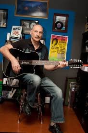 Murió Mike Pinder, último miembro original de The Moody Blues